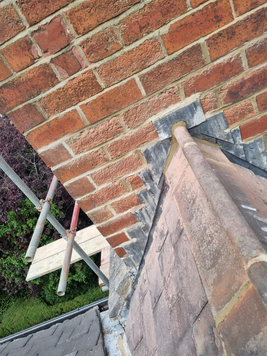 🏠Completed roofing repairs on a large #Leeds property after a leak damaged plaster &amp; electrics. Fixed broken tiles, pointing &amp; chimney flashing. Then renewed plasterboard &amp; lighting inside to restore the office. 

Have a similar issue? Give our team a call!📞0113 808 2899