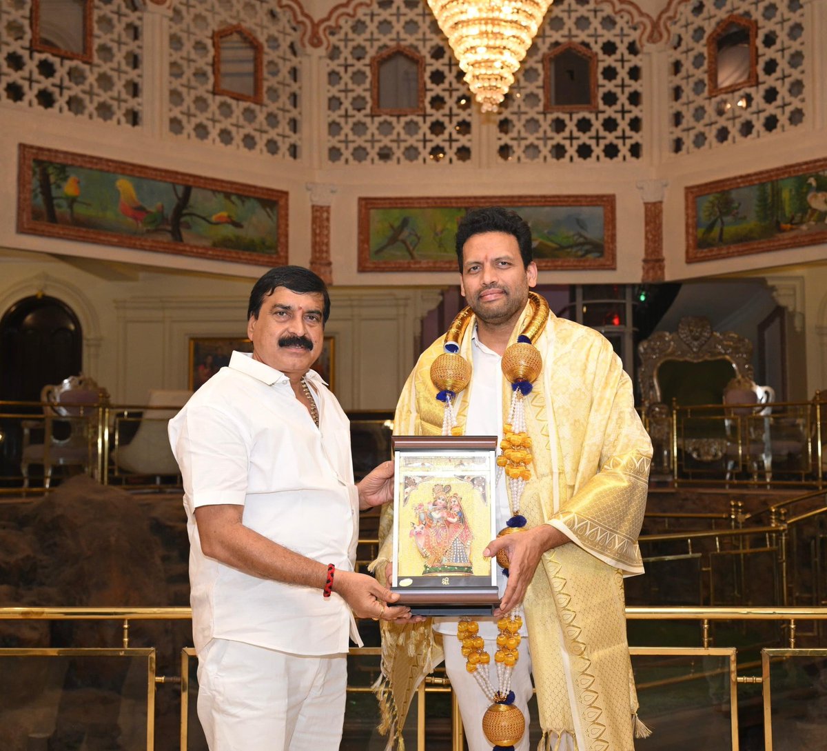 Ambica Lakshminarayana G (@ambicaofficial) on Twitter photo ఆంధ్రప్రదేశ్ రాష్ట్ర పరిశ్రమలు, వాణిజ్యం, ఫుడ్ ప్రొసెసింగ్ శాఖల మంత్రి మరియు అనంతపురం జిల్లా ఇంచార్జి మంత్రి శ్రీ టీ.జీ భరత్ గారికి హృదయపూర్వక జన్మదిన శుభాకాంక్షలు.
<a href="/tgbharath/">T G Bharath</a>
#TgBharath
#AmbicaLakshminarayana
#AnantapurMP ఆంధ్రప్రదేశ్ రాష్ట్ర పరిశ్రమలు, వాణిజ్యం, ఫుడ్ ప్రొసెసింగ్ శాఖల మంత్రి మరియు అనంతపురం జిల్లా ఇంచార్జి మంత్రి శ్రీ టీ.జీ భరత్ గారికి హృదయపూర్వక జన్మదిన శుభాకాంక్షలు.
<a href="/tgbharath/">T G Bharath</a>
#TgBharath
#AmbicaLakshminarayana
#AnantapurMP