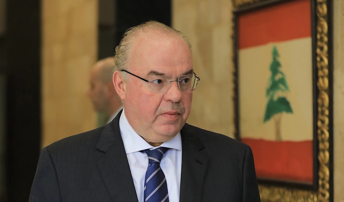 نستغرب ما يحكى في بعض الوسائل الإعلامية عن مشاريع مشبوهة من جرّاء توقيع لبنان عقود مع شركة ستارلينك العالمية للانترنت. 
إن وزير الاتصالات شارل الحاج، يعمل وفق القانون والموضوع مفتوح أمام الجميع للاستفادة من هذا المشروع الإيجابي. 
مستغرب ومستهجن الهجوم على كل مسعى لتطوير قطاع