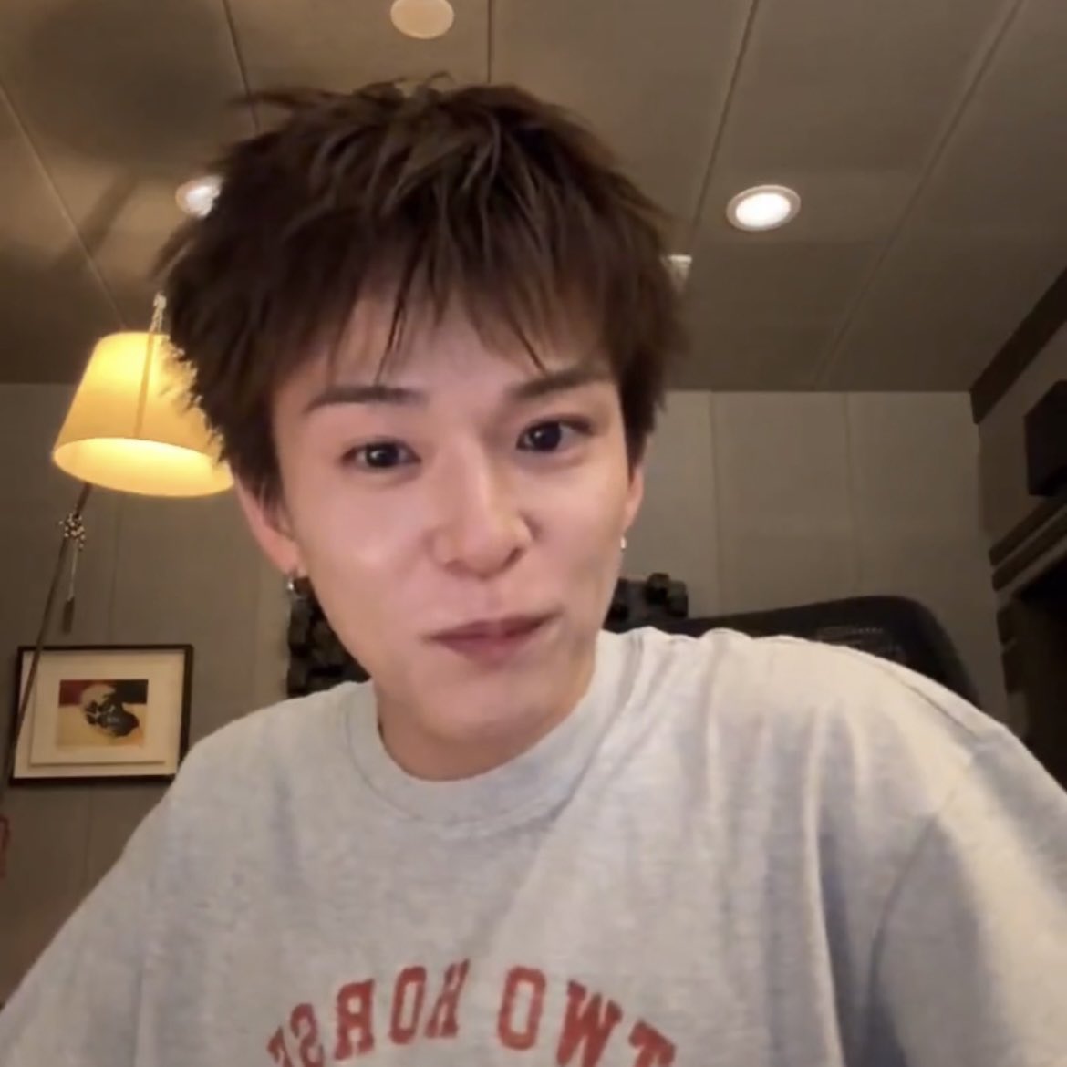 이거여자들사진찍을때이쁜척하는표정인거아시는분