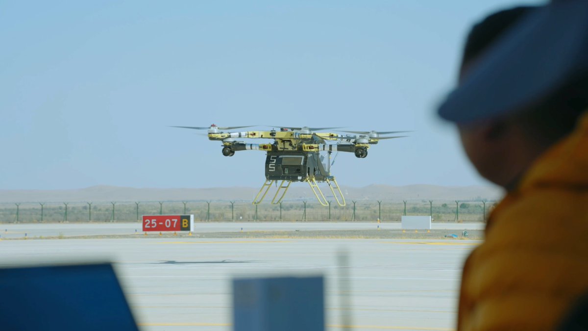 ARIDGE_Official's tweet image. Another big week for XPENG AEROHT! Our flying car has successfully conquered the dual extreme tests of intense heat and high-altitude. Huge kudos to our incredible team for making it happen!
#XPENGAEROHT #FlyingCar #Tech #Testing