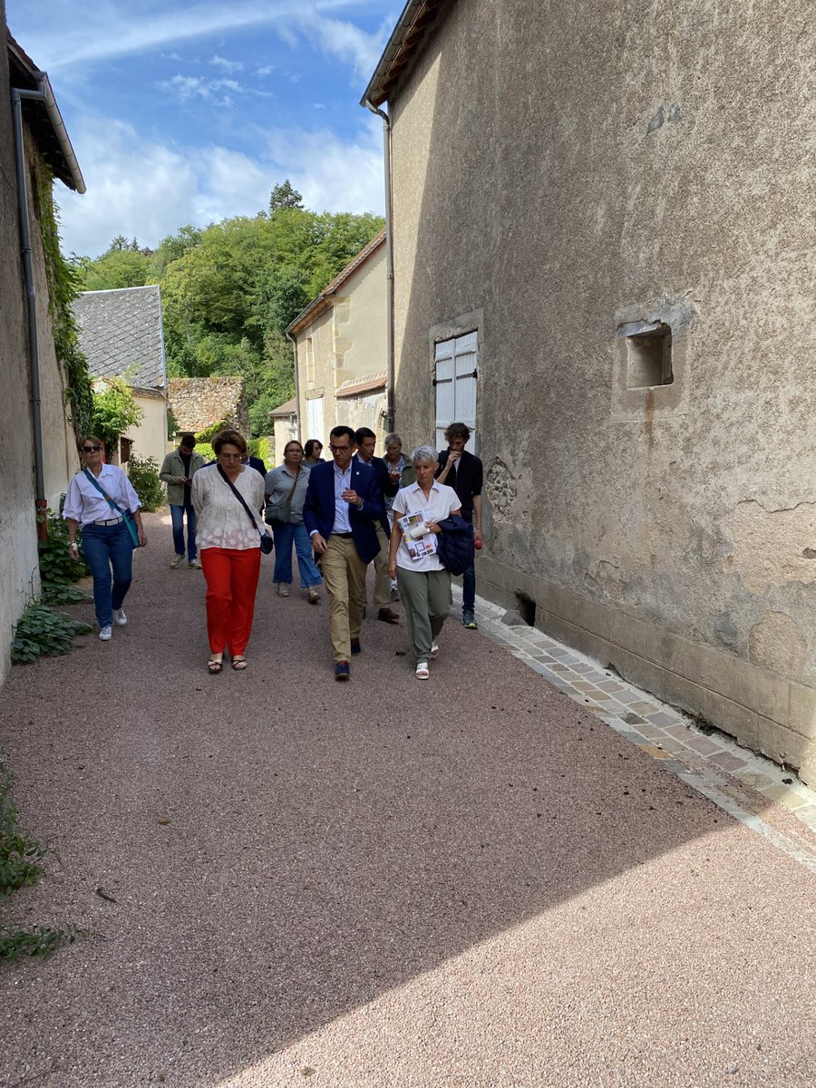 Claude RIBOULET (@claude_riboulet) on Twitter photo #FierAllier Découvrez nos pépites. Flânez dans les rues de nos Petites Cités de caractères®. Hérisson est une de nos pépites de l'Allier à l'intérêt patrimonial majeur. Vous pouvez faire un détour par la Maison dite de la Synagogue qui date du début du XIV°S <a href="/Allierdpt/">Allier Département</a> #FierAllier Découvrez nos pépites. Flânez dans les rues de nos Petites Cités de caractères®. Hérisson est une de nos pépites de l'Allier à l'intérêt patrimonial majeur. Vous pouvez faire un détour par la Maison dite de la Synagogue qui date du début du XIV°S <a href="/Allierdpt/">Allier Département</a>