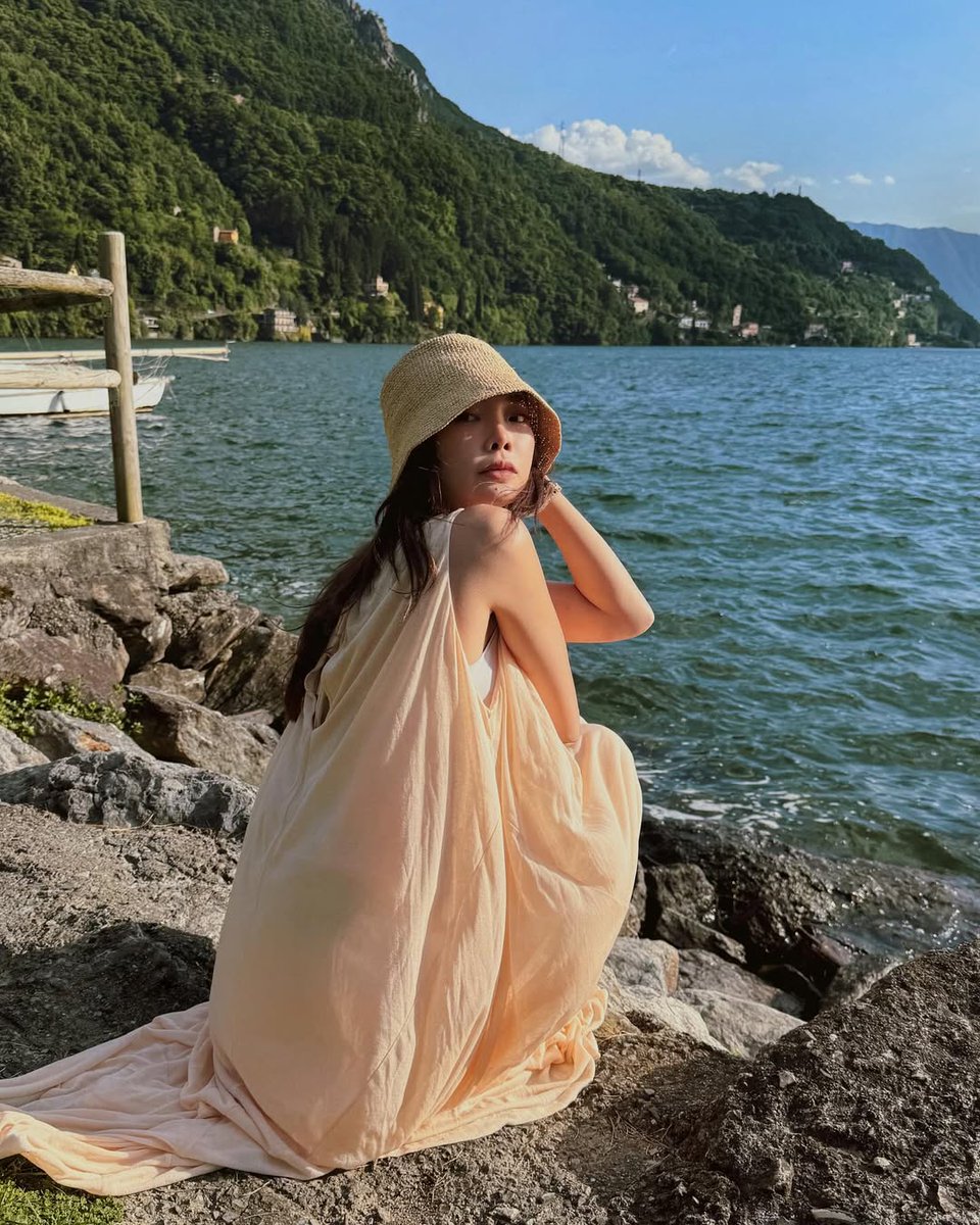 irisyazzt's tweet photo. 📍 Como Lake, Italy.

I told you, I went to Como several times in a week, I remember I took these photos after my bf picked me up from the tent because it was a hard day for me, for not being good enough while exercising, ah! He also bought us ice cream to shoo away my sadness. https://t.co/wZ8N78aae4