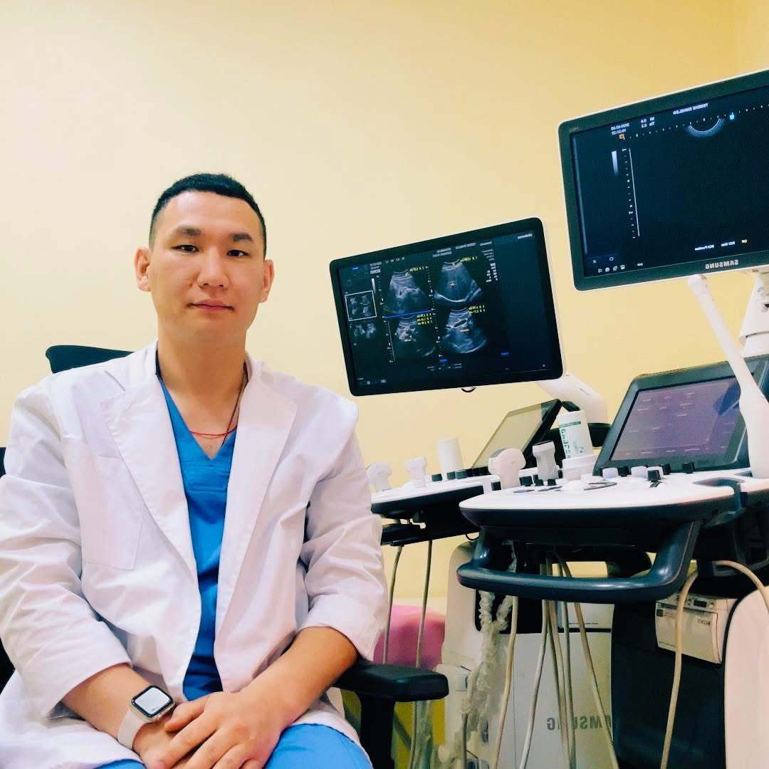 Б.Бямбабаяр эмч: Ипотекээ 20 жил арай гэж төлж дуусаад, буцаагаад байраа зарж хавдрын эмчилгээндээ зарцуулдаг нийгэмд бид амьдарч байна