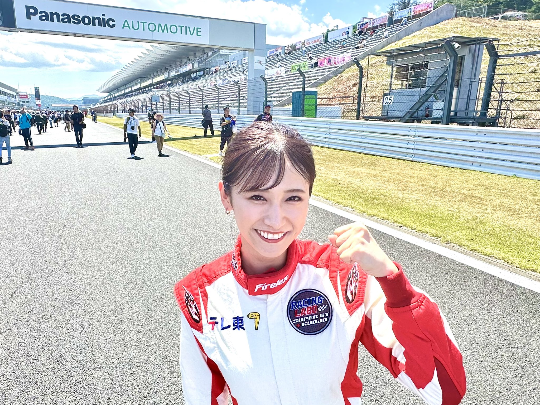 テレビ東京アナウンサー 嶺百花 直筆サイン入り色紙 宛名入り 10月1日にテレビ東京に入社した嶺百花アナウンサー (c)テレビ