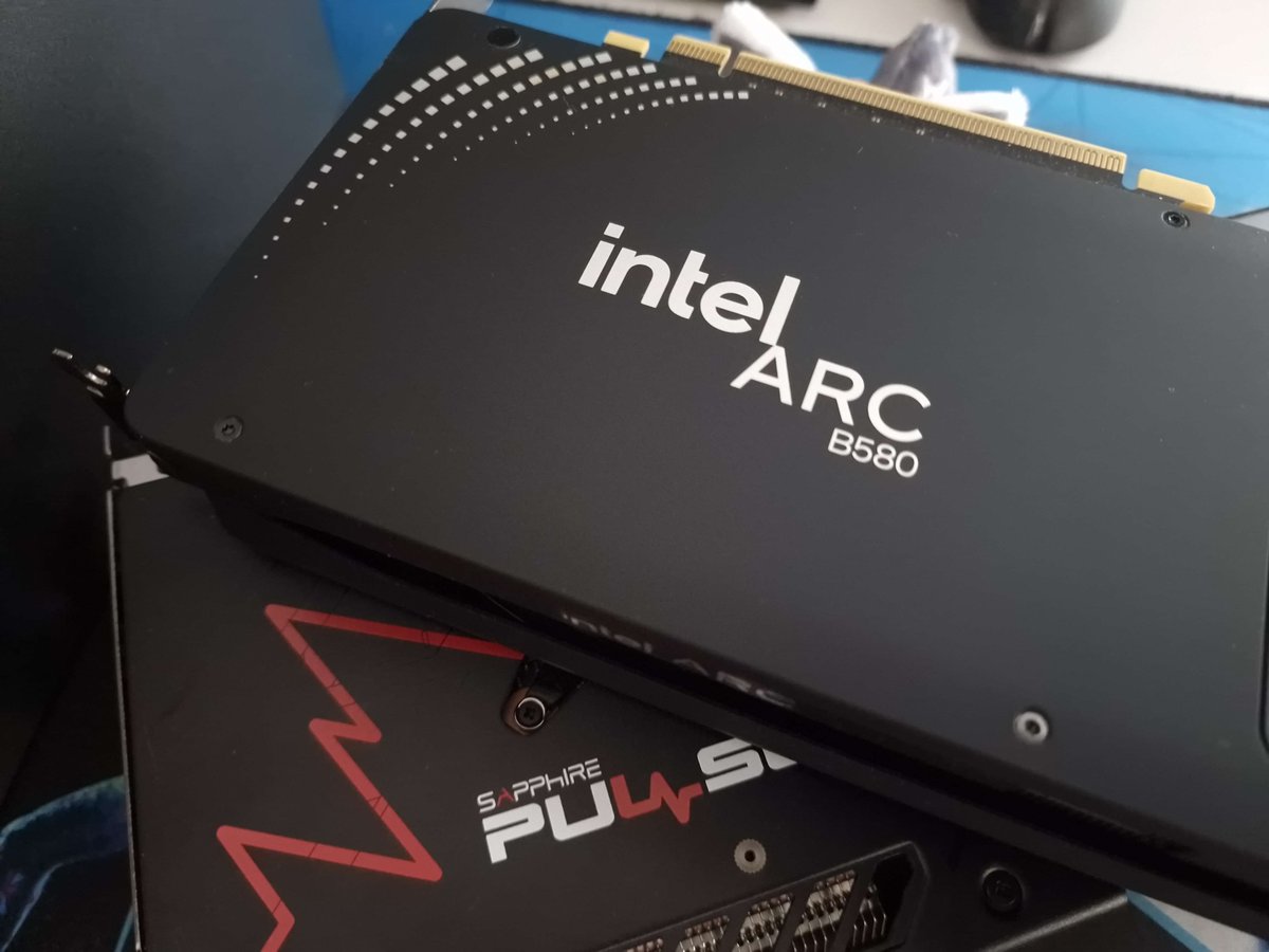 Radeon AV1 PreAnalysis fix is in ffmpeg master
git.ffmpeg.org/gitweb/ffmpeg.…

Arc B580 out, RX 9070 XT back in the desktop.