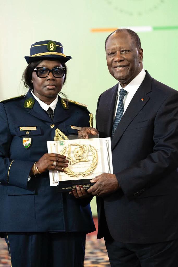 Lundi 4 août 2025, Palais présidentielle - Prix d'Excellence 2025.

𝙇𝙚 𝙇𝙞𝙚𝙪𝙩𝙚𝙣𝙖𝙣𝙩-𝙘𝙤𝙡𝙤𝙣𝙚𝙡 𝘿𝙄𝘼𝘽𝙔 𝘼𝙎𝙎𝙄𝘼𝙏𝘼 de la 𝘿𝙞𝙧𝙚𝙘𝙩𝙞𝙤𝙣 𝙙𝙚𝙨 𝙀𝙣𝙦𝙪ê𝙩𝙚𝙨 𝘿𝙤𝙪𝙖𝙣𝙞è𝙧𝙚𝙨, meilleur agent des Douanes.