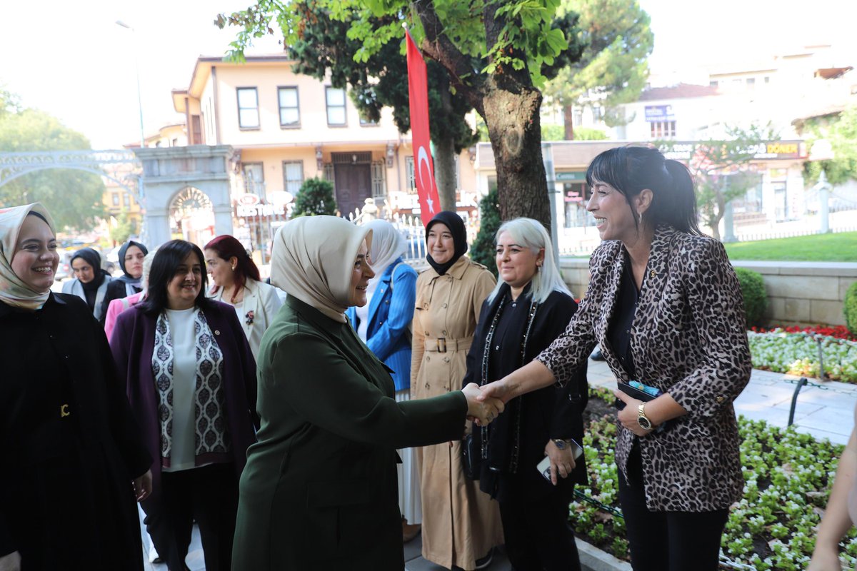 📍Bursa | Osman Gazi &amp; Orhan Gazi Türbeleri

Bursa programımıza, cihan devletinin temellerini atan Osman Gazi ve Orhan Gazi’nin manevi huzurlarını ziyaret ederek başladık.

Bize emanet edilen bu medeniyet mirasını her alanda daha da ileri taşımak; ecdadımıza ve aziz milletimize