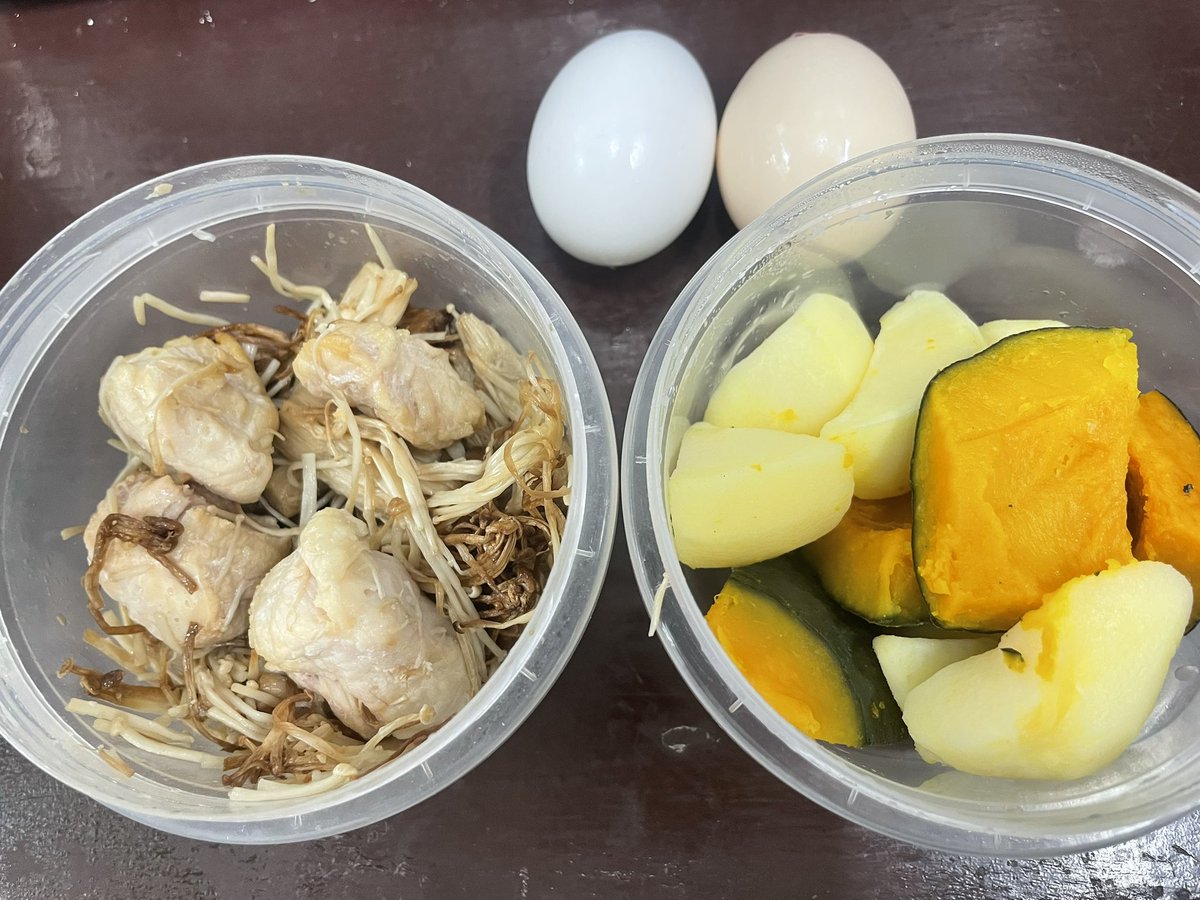 昼夜毎日コレ

ノンフライヤーで鶏むねとエノキ
電子レンジでかぼちゃとイモ
コンロでゆで卵
を同時にやって全部10分前後放置するだけなのでマジで楽

同じものでも飽きずに美味いと感じるバカ舌で本当に良かった