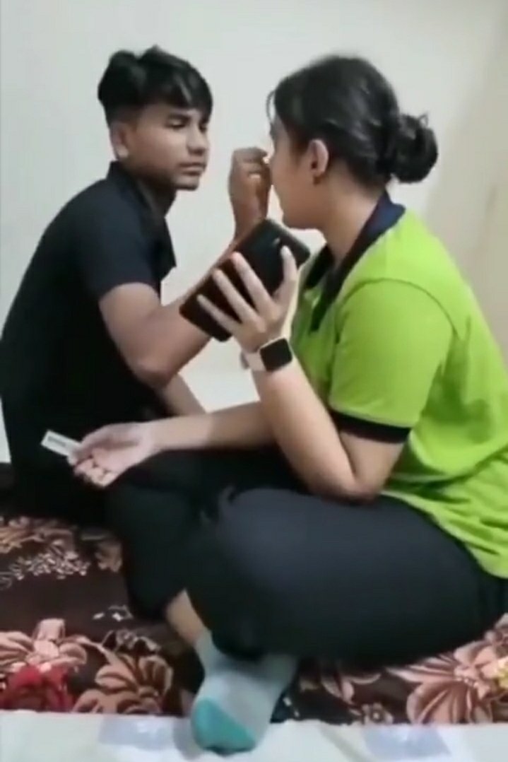 ये फोटो बहुत बायरल हो रही है क्या है इसके पीछे लॉजिक कोई बताएगा????

किसी को भी ट्रोल नही करना चाहिए मेरी समझ से 🤔