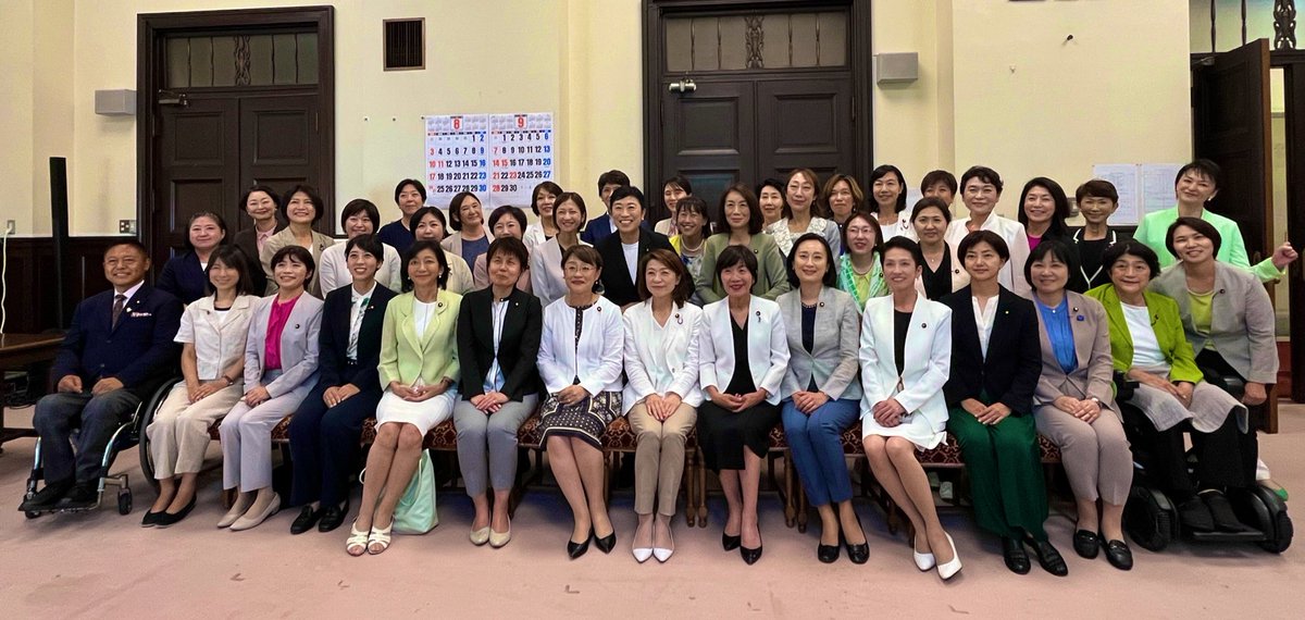 立憲民主党の参議院議員の半分が女性になりました。
衆参の女性議員がジェンダー平等推進本部の呼びかけで集合写真📷！