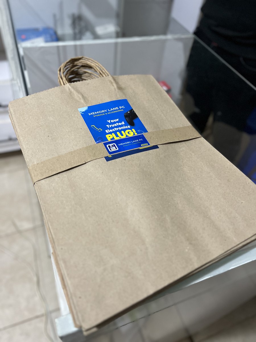 Avore_Tech59's tweet photo. Empowering businesses to package their products in a way that is good for the planet. As we help more businesses adopt sustainable practices, we are gradually striking out the use of plastic bags - soon becoming a thing of the past. 🍃📦 
#sustainablepractices #greenfuture #evofriendlypackaging #avoretech #beatplastic