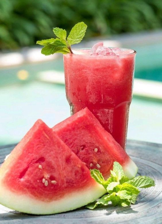 🟦一番暑い夏

　真夏の太陽が
遠慮なく強い陽射しをもたらして
厳しい暑さになっています🧊💦

関東地方では
各地で観測史上
最高気温の予報です🌡️🔥
水分補給💧
冷房器具を適切に使って下さいね
🩵💙

建設現場での
電気工事作業は
過酷を極めています😩🥵😫
気合いを入れ直し
頑張ります⛑️🛠️💦