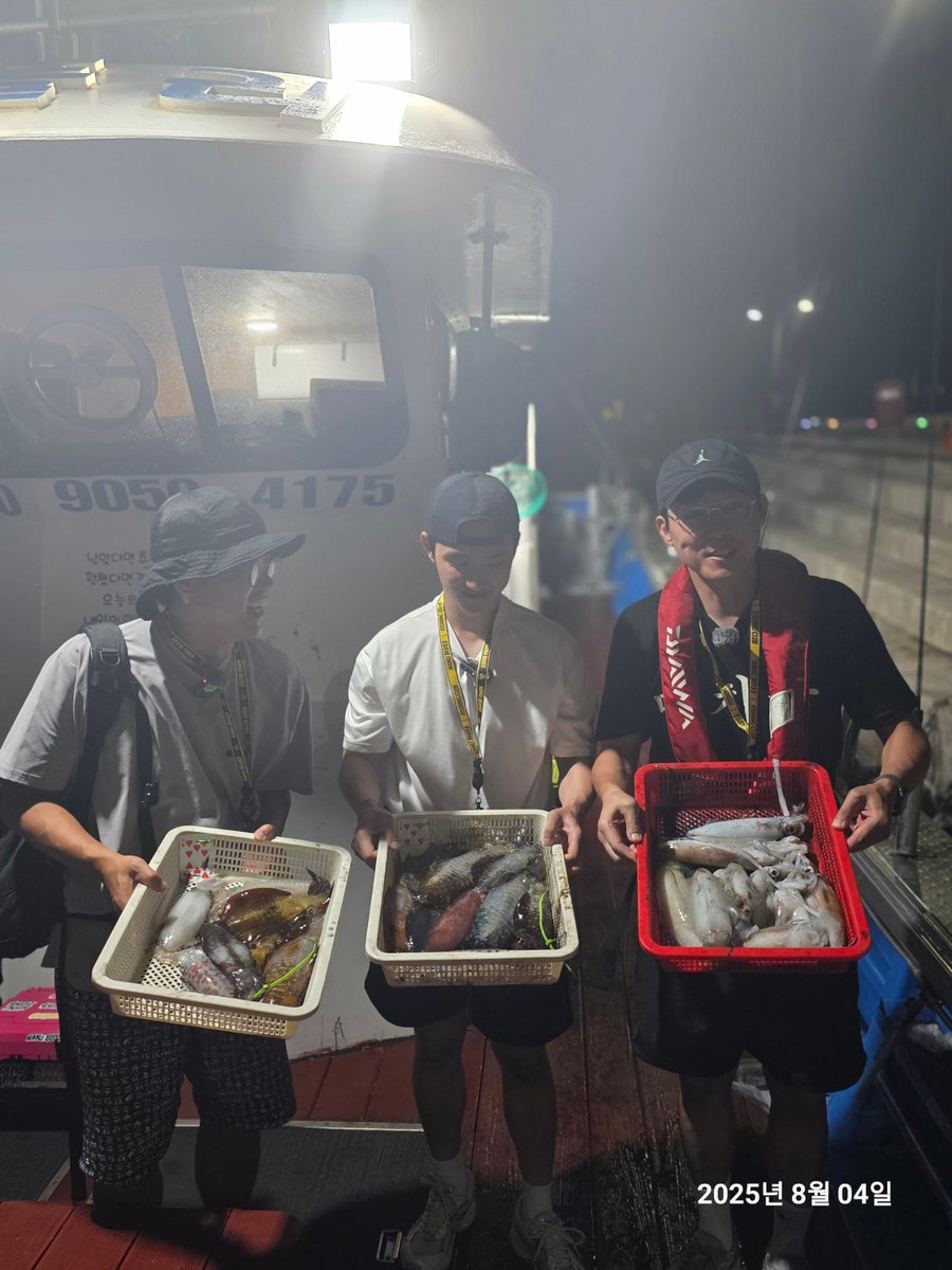 채널십오야 팁런(Tip-Run) 촬영
cafe.naver.com/withyous/10767…

도경수랑 나영석PD님, 박병은 배우님!!
낚시 대성공이였나봐 나중에 영상 올라온대 🎣

#도경수 #디오 #KYUNGSOO #ギョンス