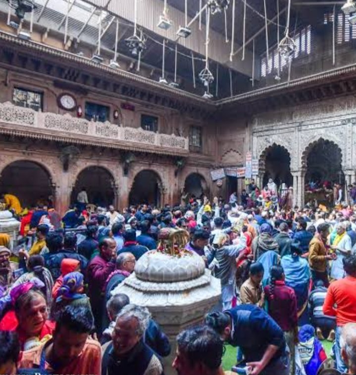 कुछेक दिन पहले ही #गिरिराजजी की परिक्रमा करते हुए लिखा था, "...जिस दिन व्यवस्था में संशोधन गति पकड़ेगा, <a href="/myogiadityanath/">Yogi Adityanath</a> सरकार के खिलाफ #भगवाधारी ही सड़क पर होंगे। नारा लगेगा #हिंदुत्व खतरे में है।"

आज के दिन ही रामलला पर सुप्रीम कोर्ट का निर्णय आया था। ऐसे दिन #वृंदावन पर एक