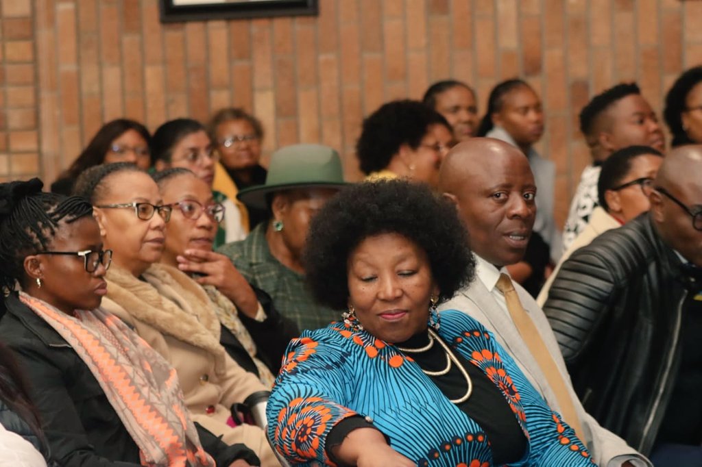 75/75!

Since the start of his #EducationDistrictSupport programme in January 2025, the Director-General of the Department of Basic Education, Mr Mathanzima Mweli, has traversed the country visiting education districts. During these visits he meets with Circuit Managers, Subject