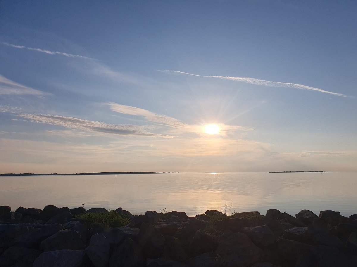 MoAnja2's tweet image. Behandlungen mit Aussicht

Weite entspannt die Augen. Von Schönheit umgeben zu sein, befriedet. Inspiration erwacht, und der Wunsch nach innerer Harmonie entsteht.
#Fussreflexzonentherapie auf #Lolland