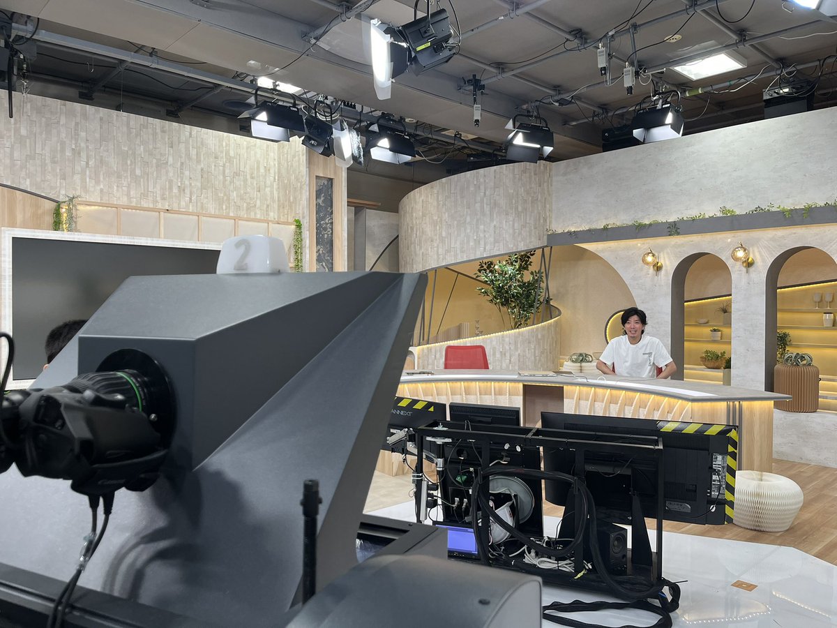 hataeryoichi's tweet image. 大学卒業後8年間いたBBT.富山テレビ放送にお邪魔してきました。社内全面リニューアルして今時のオシャレな会社に。当時のアナウンサーチーフ森さんは再雇用でまだおられ、後輩の吉村アナは報道部長に。伊藤君にも会えました。こうしてまだアナウンサーを続けられている事に感謝🙏　#BBT #富山テレビ