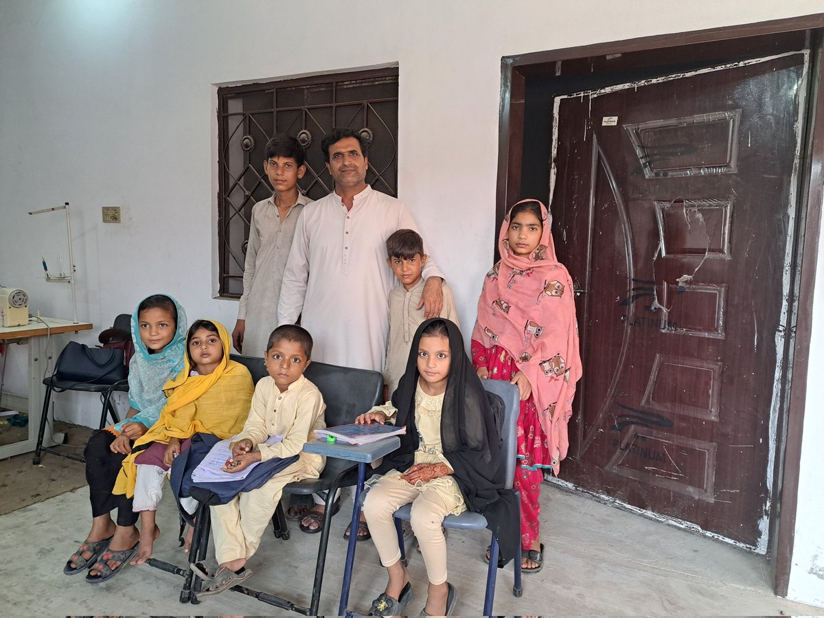 ادارہ نے تعلیم سے محروم بچوں کو اکٹھا کرنا شروع کیا ہے تاکہ ان کو بنیادی سہولیات کے ساتھ پڑھایا جائے تاکہ ان کی زندگی کے ساتھ پاکستان کا مستقبل بھی روشن ہو سکے۔ 
#education #SDG <a href="/UNESCO/">UNESCO 🏛️ #Education #Sciences #Culture 🇺🇳</a> <a href="/UNICEF/">UNICEF</a> #DonateNOW #child #chirty #school #donor
