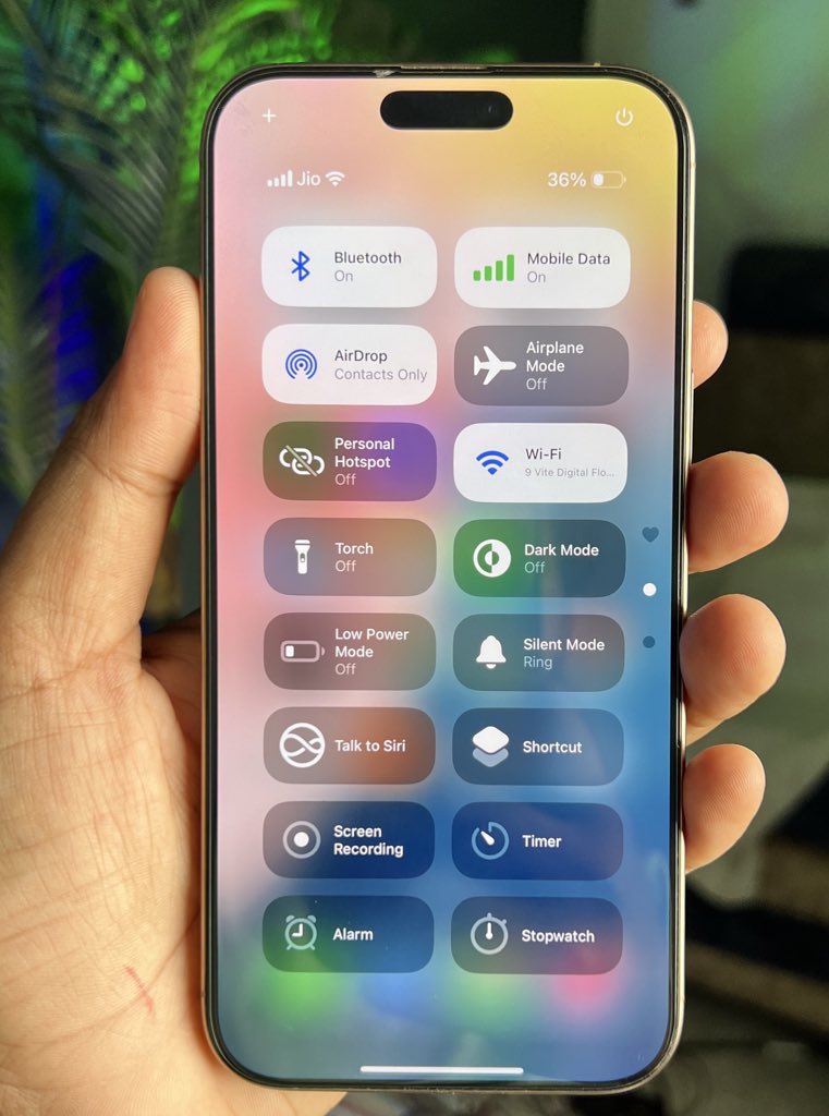 AakashGourX's tweet image. My iPhone 16 Pro Max is experiencing battery draining issues after the latest iOS 26 Beta update.
Are you facing similar problems? Share your experience!
#iPhoneBattery #iOS26Bug
