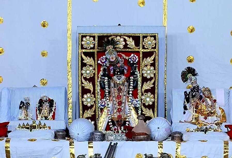 🚩 !!श्री द्वारकेशो जयति!!
🛕  आज दिनाँक 05अगस्त 2025 के दर्शन राजाधिराज ठाकुर श्रीद्वारिकाधीश जी महाराज, मथुरा।।
श्री हरिः ।।हे नाथ! मेरे नाथ ! मैं आपको भूलूँ नहीं !!