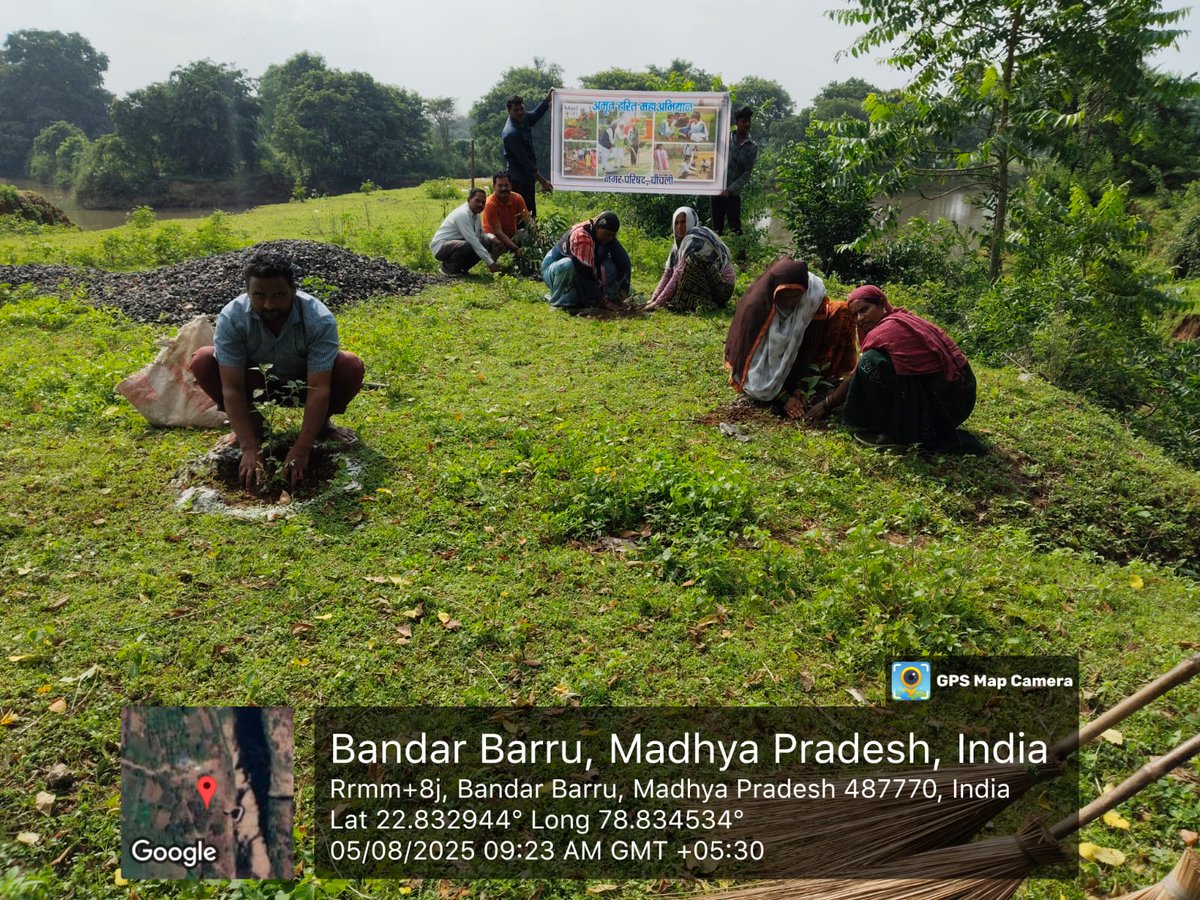 अमृत हरित अभियान अंतर्गत मुक्तिधाम में पेड़ लगाओ अभियान चलाया गया