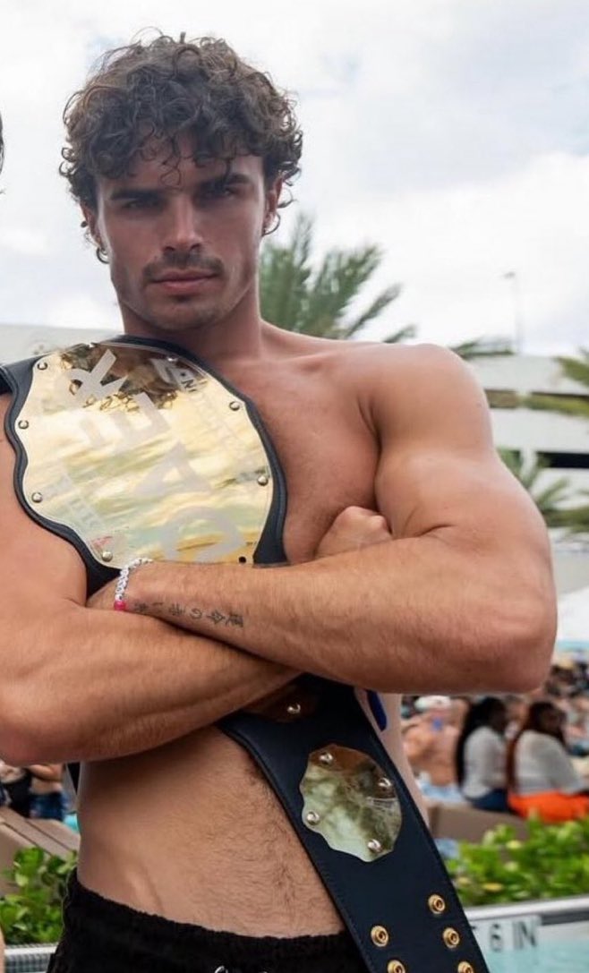 kaylanij__'s tweet image. choose your fighter 

big belgian                       flawda ken