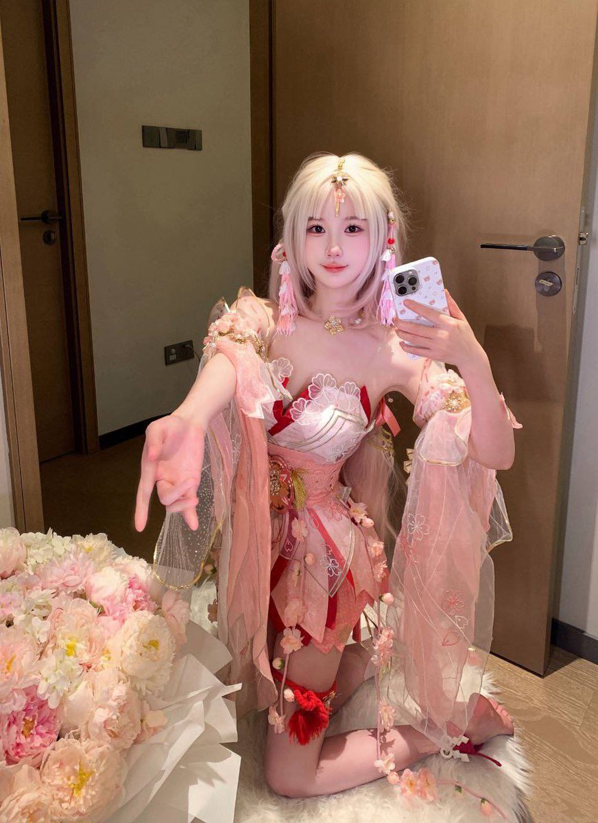 福利姬灵灵全球cos外围经济（全国独家资源）分享的黄推图片2 - 网红私拍内容