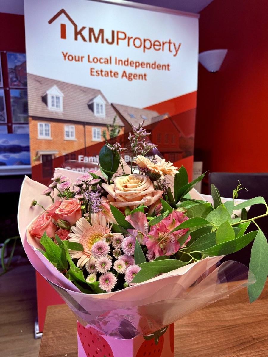 KMJProperty's tweet photo. Very lovely to receive these from a very Happy Vendor yesterday.

#doingthejobright #tunbridgewells #crowborough #forestrow #propertyexpert https://t.co/hLylBuvCvh