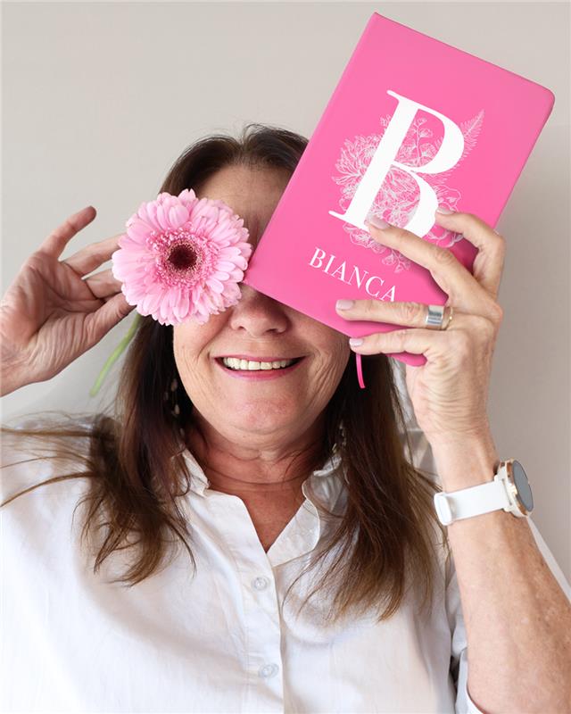 From boardroom notes to big dreams, she’s got it handled right. Celebrate her influence with a gift that speaks volumes.
#WomensDayGifts #WomenWhoInspire