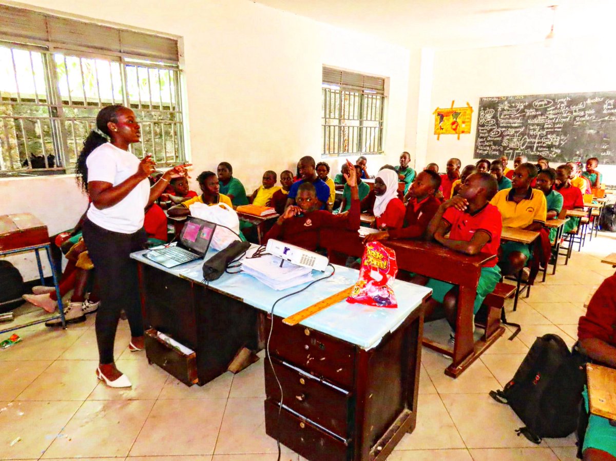 PreparatoryHill's tweet photo. Ongoing Mental class , “ opening minds and healing hearts.” Knowledge is power especially when it comes  to your mental health 
#HillPreparatorySchool https://t.co/QikUGFT50m