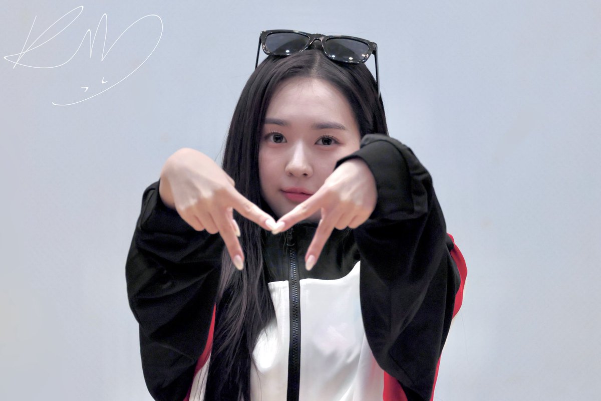 kmd731's tweet photo. 250727 수민 🐿️
이번 팬싸가 이 긴, 긴 여름날 그 끝이 밤…
다음 컴백 때 다시 만날 수 있기를 바라요…
————
This is the last fansign for now after this long summer day that has ended. Hope we meet again soon…
#tripleS #트리플에스 #トリプルS
#김수민 #숨인고양 #수민인고양 #Soomin https://t.co/WJyPywbSK7
