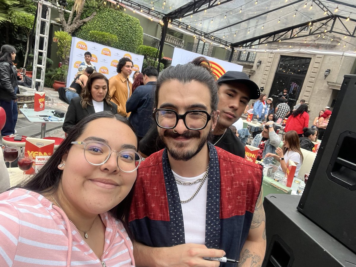 MonseMendoz15's tweet photo. ✨Porque cuando las cosas buenas tienen que pasar
Simplemente pasan ✨ https://t.co/iGW3PLbEE0