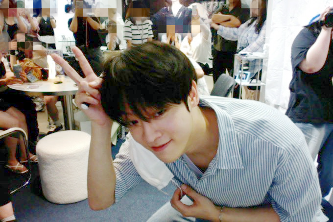 TrueVastness_L's tweet photo. 이제야 올린 말~
부족한 점이 많았는데 모두 적극적으로 포용하고 카페 영업 이틀 동안 방문해 주신 여러분께 진심으로 감사드립니다.
앞으로도 #True_Vastness_Limitless 에서 머물렀던 시간들을 떠올리면 즐거운 추억들이 되시길 바랍니다.

Café Sept  
2025.07.26-2025.07.27
#이태빈 #LEETAEVIN https://t.co/B4C5utRd59
