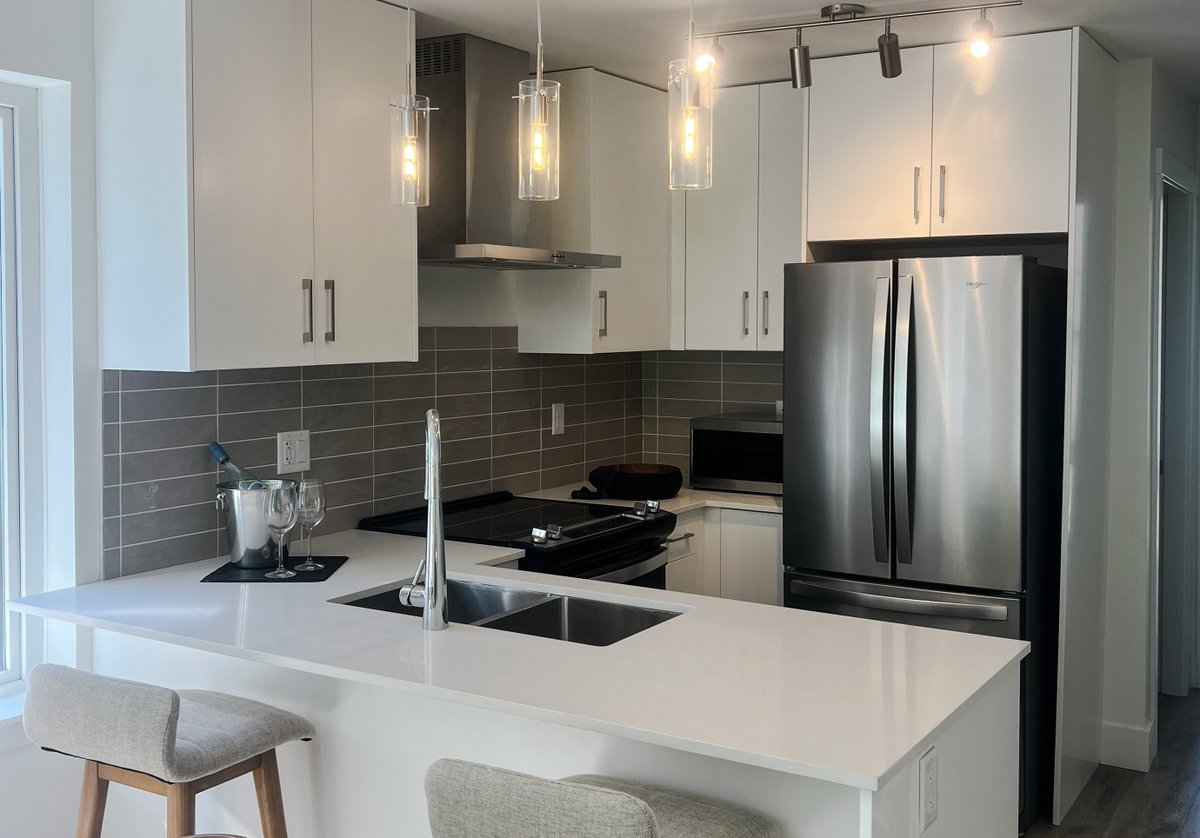 1KitchenExpress's tweet image. New Blog Alert! 🛠️ Learn exactly how to pick affordable kitchen cabinets that blend budget, style, and durability perfectly.

Read more here 👉 (kitchenexpress.ca/choosing-the-r…)

#KitchenCabinets #AffordableKitchen #Surrey #Langley