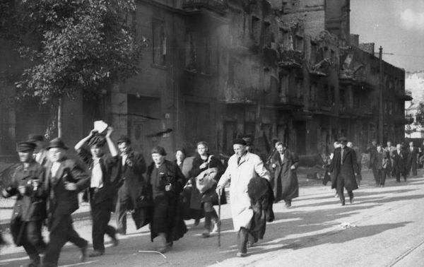 czaplinskiii's tweet photo. Dziś opowieść o 5. dniu Powstania Warszawskiego – 5 sierpnia 1944.
16°C. Bezchmurne niebo.
Ten dzień przeszedł do historii jako „Czarna Sobota”.
Zapraszam na nitkę – trudną, ale ważną. https://t.co/4ATITNT3gr