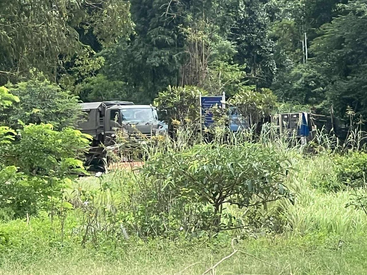 MinistryofInfo1's tweet image. #Cambodia urged #Thai military to remove barbed wire and heavy machinery from An Ses area, which lies within Cambodian territory, said Maly Socheata, spokesperson for the National Defense Ministry in the second briefing on August 5, 2025