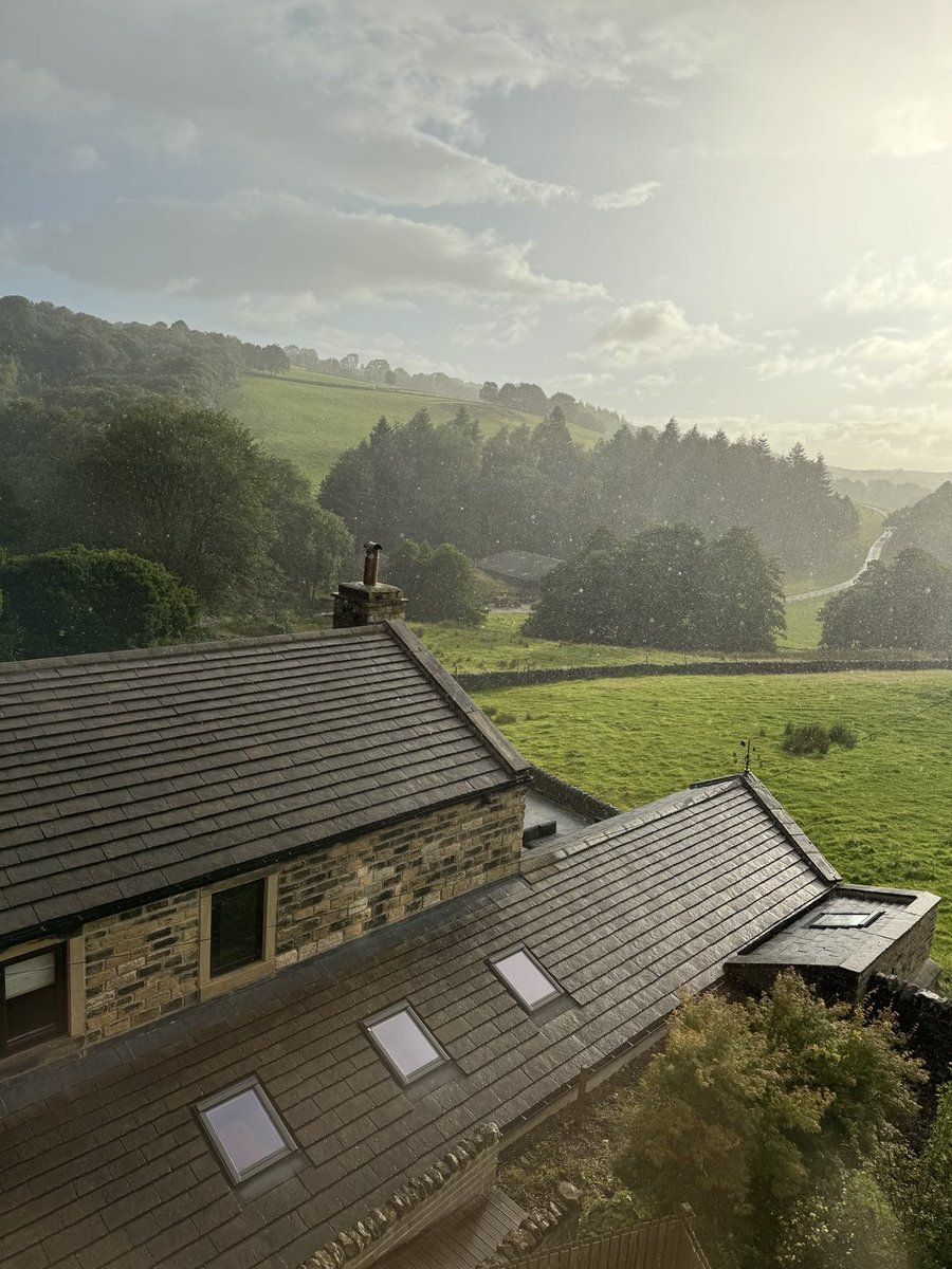 timegerton3's tweet photo. Heavy rain and bright sunshine at present, from the #loowithaview https://t.co/UV2qgwzHJQ