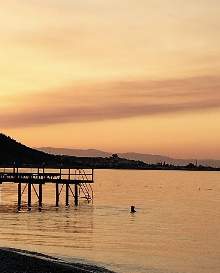 Yaşamak güzel olduğu için yaşıyoruz.

Günaydın 

Altınoluk’ta bir sabah.