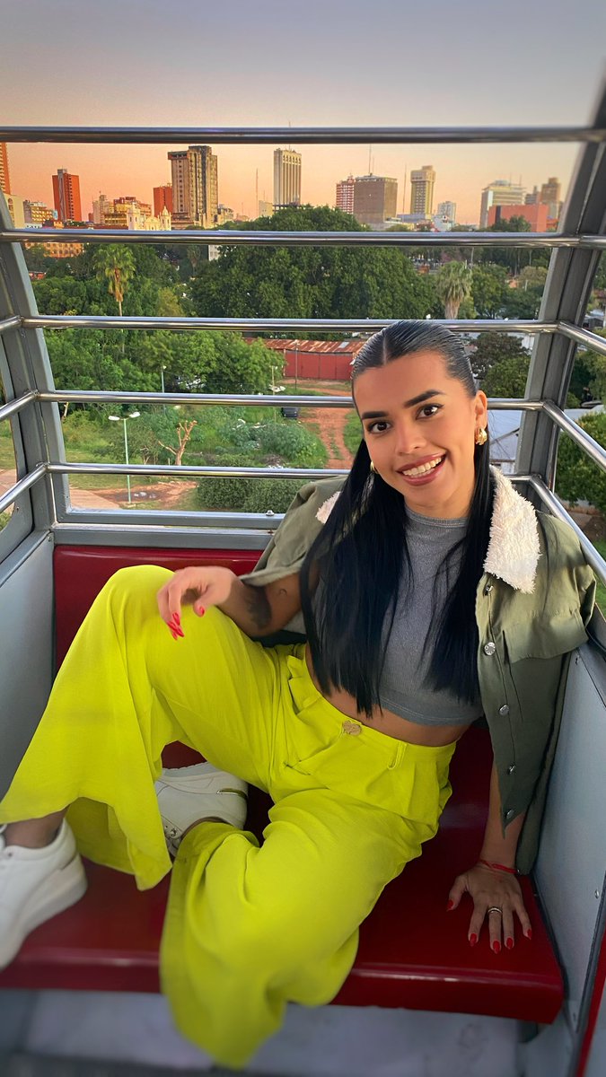 La mujer que confía en su energía, no necesita demostrar nada.
Ella es presencia, es poder, es imán...✨💚🙏🏼🦋
.
.
#CapturandoAlegría #RíeYBrilla
#MomentosReales #AlegríaPura
#DisfrutandoLaVida #BrillaSinFiltro #LuzPropia #InstantesFelices #BeautyVibes #InstaGirl #SelfieTime