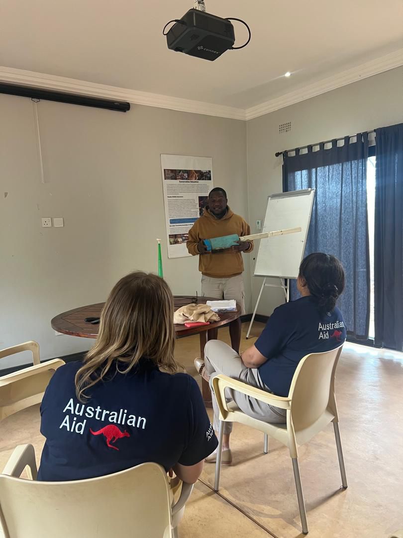 AusEmbZim's tweet image. #SDG15 targets taking urgent &amp;amp; significant action to halt biodiversity loss and prevent the extinction of threatened species.

Pleased to visit &amp;amp; learn how #VFWT is contributing through treating &amp;amp; protecting wildlife in #VicFalls #MosioaTunya 🇿🇼🌊.