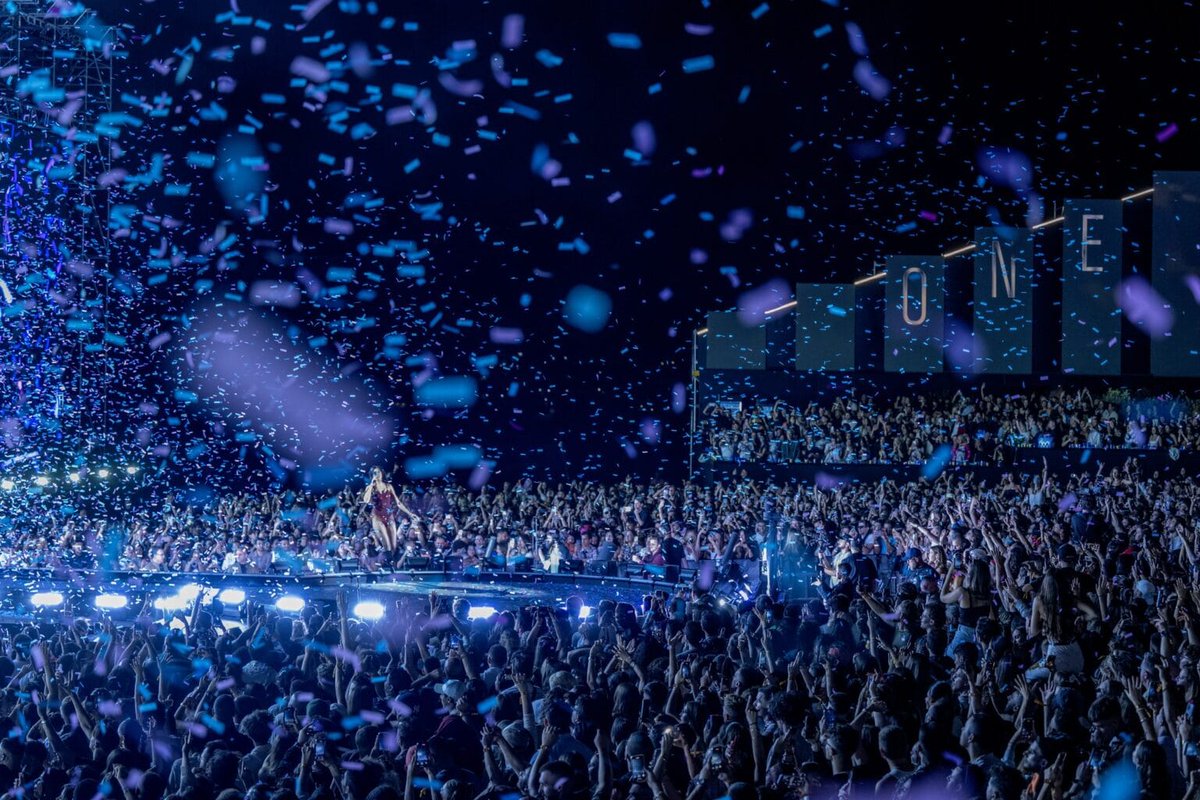 #DUALIPA with every Sunny Hill, you show the world the best of 🇽🇰, its presence, its pride, its music and its sense of belonging. Thank you for carrying that with such grace and staying true to where it all began. Faleminderit pafund! ❤️