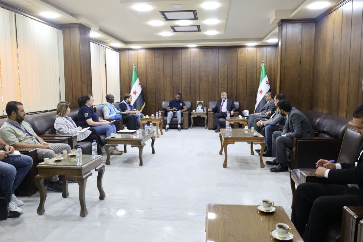 محافظ درعا أنور طه الزعبي يجتمع مع المنسق المقيم لمكتب تنسيق الشؤون الإنسانية (OCHA) جوزيف انغانجي

📌 محافظة درعا: الاجتماع تم بحضور معاون وزير الطوارئ وإدارة الكوارث الدكتور أحمد قزيز

📌 محافظة درعا: الاجتماع يهدف لبحث سبل إنشاء مراكز إيواء مؤقتة للنازحين من عشائر البدو