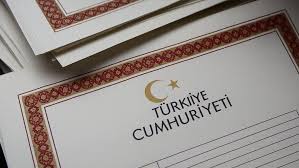 BİZ GERÇEKTEN BOŞA OKUYUP BOŞU BOŞUNA ÇABALIYORUZ!
Sahte diploma çetesi ÖSYM'nin sistemine girip sınav puanlarını yükseltmiş. Hukukçudan gıda mühendisine, öğretmenden eczacıya, 400 kişi e-imza ile kamuda ünvan ve sahte akademik derece elde etti.