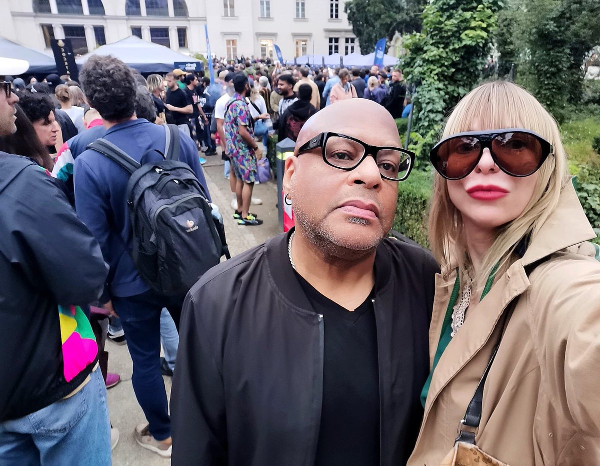 Pookie & Ray Ray (@alan_oldham) on Twitter photo Me & my blondie last week at Hamburger Bahnhof for <a href="/ellenallien/">Ellen Allien BPitch</a> #berlintechno #mittelife <a href="/BPitchControl/">BPitch Berlin</a> Me & my blondie last week at Hamburger Bahnhof for <a href="/ellenallien/">Ellen Allien BPitch</a> #berlintechno #mittelife <a href="/BPitchControl/">BPitch Berlin</a>