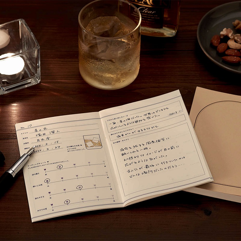 【夜と #ウィスキー と #読書ノート 】
読んだ本の情報や感想を記録できる #ダイゴー の新提案記録ノート
文庫本のブックカバーと一緒に挟める薄型読書記録帳 ティータイムにつける読書ノート
item.rakuten.co.jp/kami-bungu/250…