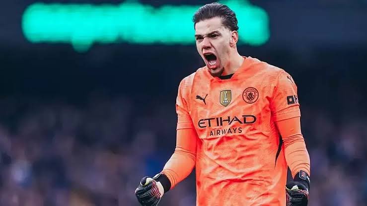 🟡🔵 Fenerbahçe’ye Ederson önerisi!

💰 City 15M€ bonservis istiyor.
💼 Ederson, yıllık 10M€ maaş ve 3+1 yıllık kontrat talep ediyor.

📢 Resmi teklif olursa detaylarıyla bilgilendireceğim.

(Sercan Hamzaoğlu)