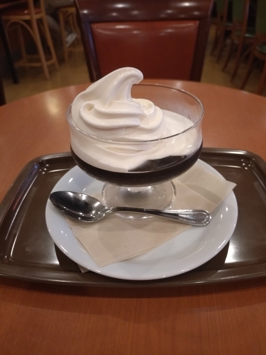 外出中に激しい暑さにやられベローチェに避難😭
コーヒーゼリーで休憩中
やっぱりベローチェのコーヒーゼリーはNo.1だと再確認しました。