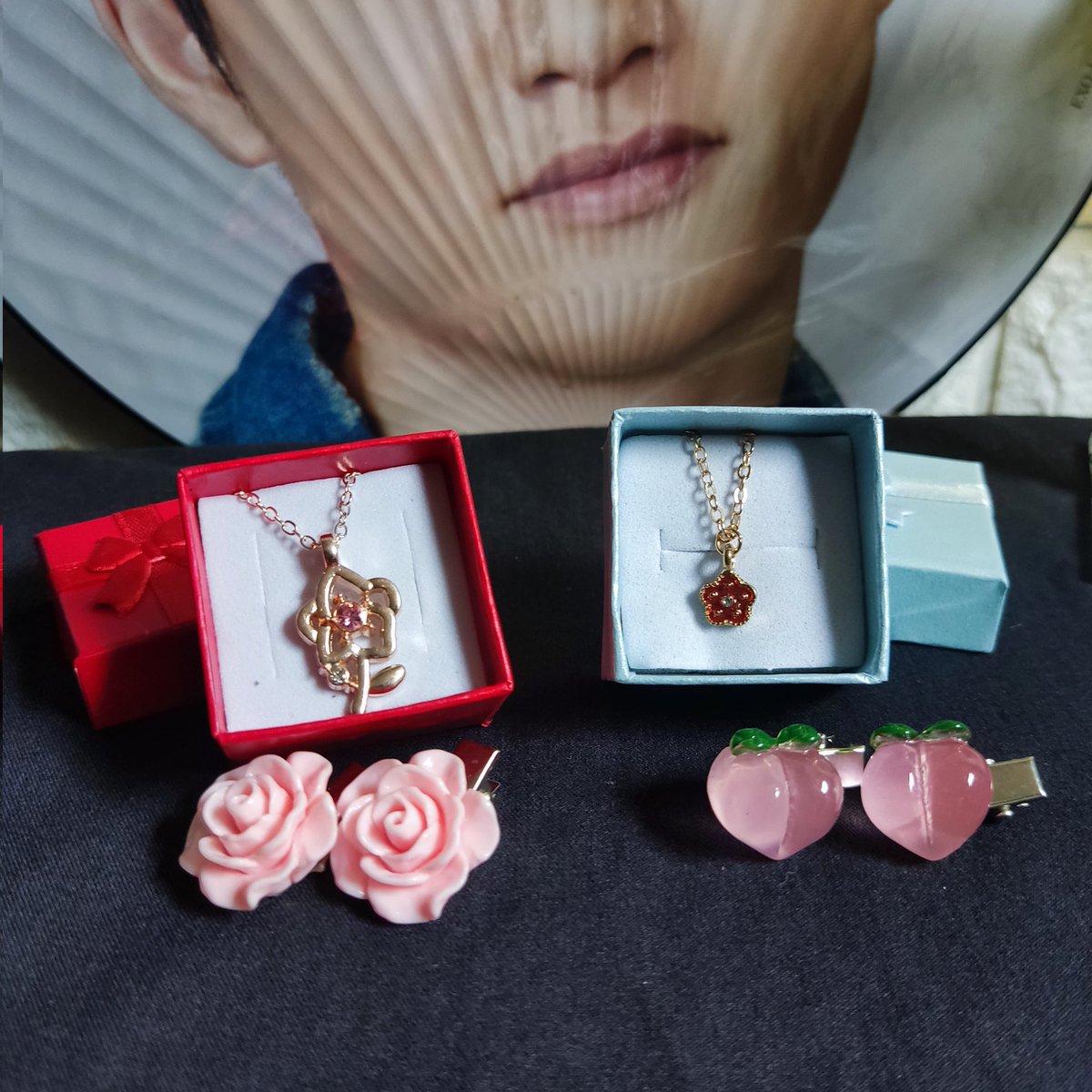 โด๏ธ X โด๏ธ Z โด๏ธ WAIT ON ME โด๏ธ Z โด๏ธ X โด๏ธ (@ji_88_ks_12) on Twitter photo KYUNGSOO: Do It in Manila ๐งโจ
Pink Rose and Peach Blossom Necklace w/ Pink Rose & Peach clips fan support by <a href="/ji_88_ks_12/">โด๏ธ Z โด๏ธ TICKET PURCHASE ASSISTANCE โด๏ธ Z โด๏ธ</a>
- 1:1 only (limited qty)
- open for trades
- LIKE & RT
- loc ๐ (will announce on d-day)
#DOITinMNL #DoItManila #๋๊ฒฝ์ #DOHKYUNGSOO #DO #Kyungsoo KYUNGSOO: Do It in Manila ๐งโจ
Pink Rose and Peach Blossom Necklace w/ Pink Rose & Peach clips fan support by <a href="/ji_88_ks_12/">โด๏ธ Z โด๏ธ TICKET PURCHASE ASSISTANCE โด๏ธ Z โด๏ธ</a>
- 1:1 only (limited qty)
- open for trades
- LIKE & RT
- loc ๐ (will announce on d-day)
#DOITinMNL #DoItManila #๋๊ฒฝ์ #DOHKYUNGSOO #DO #Kyungsoo