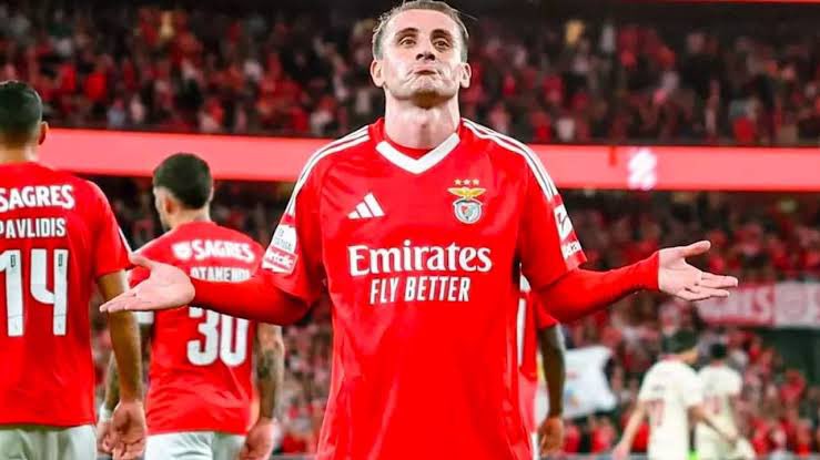 🚨Kerem Aktürkoğlu:
Ben her konuda Fenerbahçe ile anlaştım. Türkiye’ye dönmek istiyorum.

Bırakın gideyim. ✈️

(Sercan Hamzaoğlu)